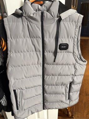 Men’s zhang hao puffer vest w/ removeae hood